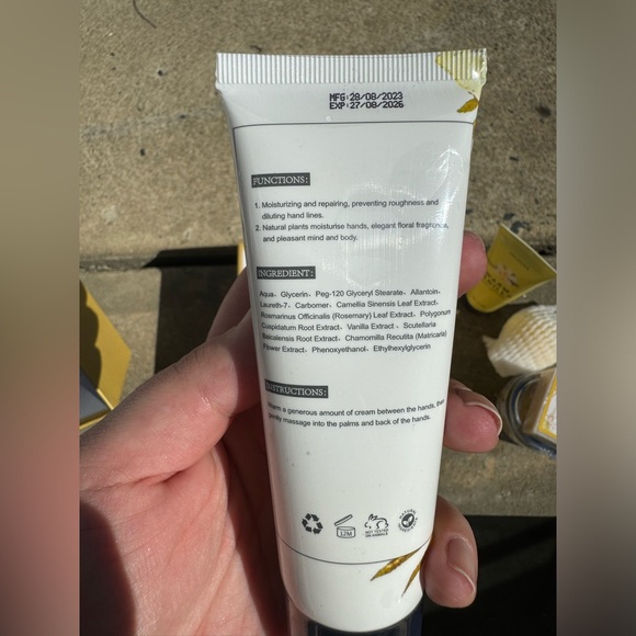 7 Piece Warm Vanilla Gift Set by LUCOTIYA - Picture 12 of 13